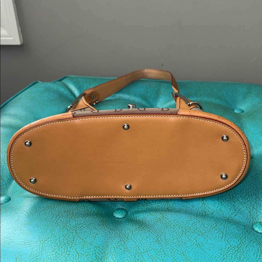 Vintage Dooney & Bourke Signature Crescent Canvas Logo Shoulder Bag Classic Y2K - Picture 3 of 16